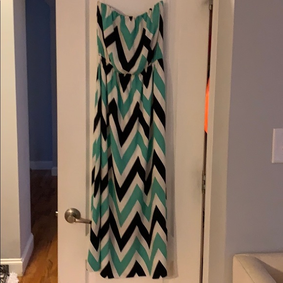 Chevron Maxi Dress - Picture 4 of 8